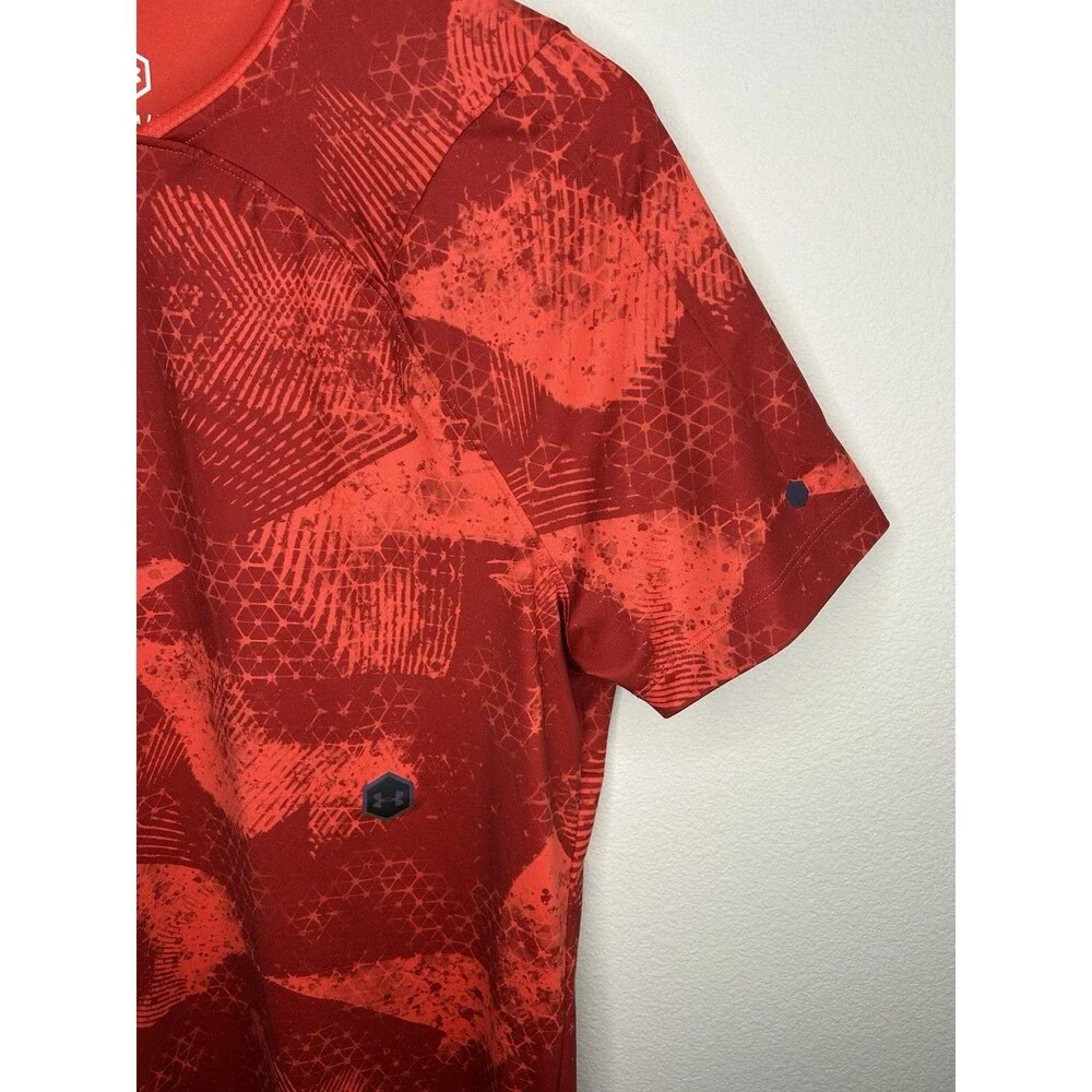 Under Armour HeatGear Mens Medium Red Rush Short Sleeve Athletic Top Gym Shirt